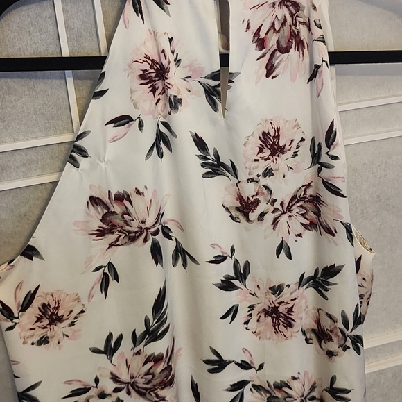 White House Black Market - Picture 2 of 3